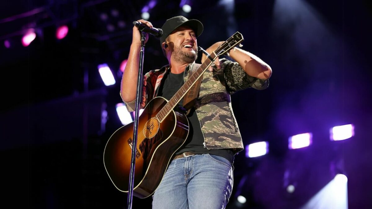 Luke Bryan on Stage