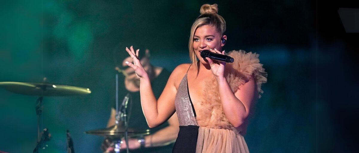 Lauren Alaina on Stage